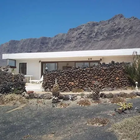Sleeps 4 Wifi 別荘 カレタ・デ・ファマラ
